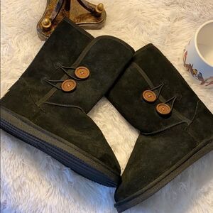 Apres Sz 9 Black Boots With Brown Buttons